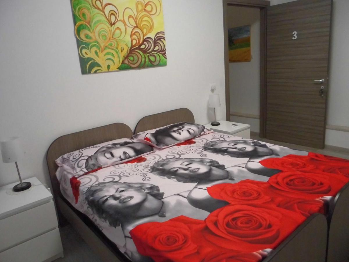 Mary Affittacamere Comiso Bagian luar foto