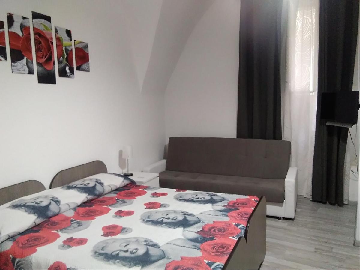 Mary Affittacamere Comiso Bagian luar foto