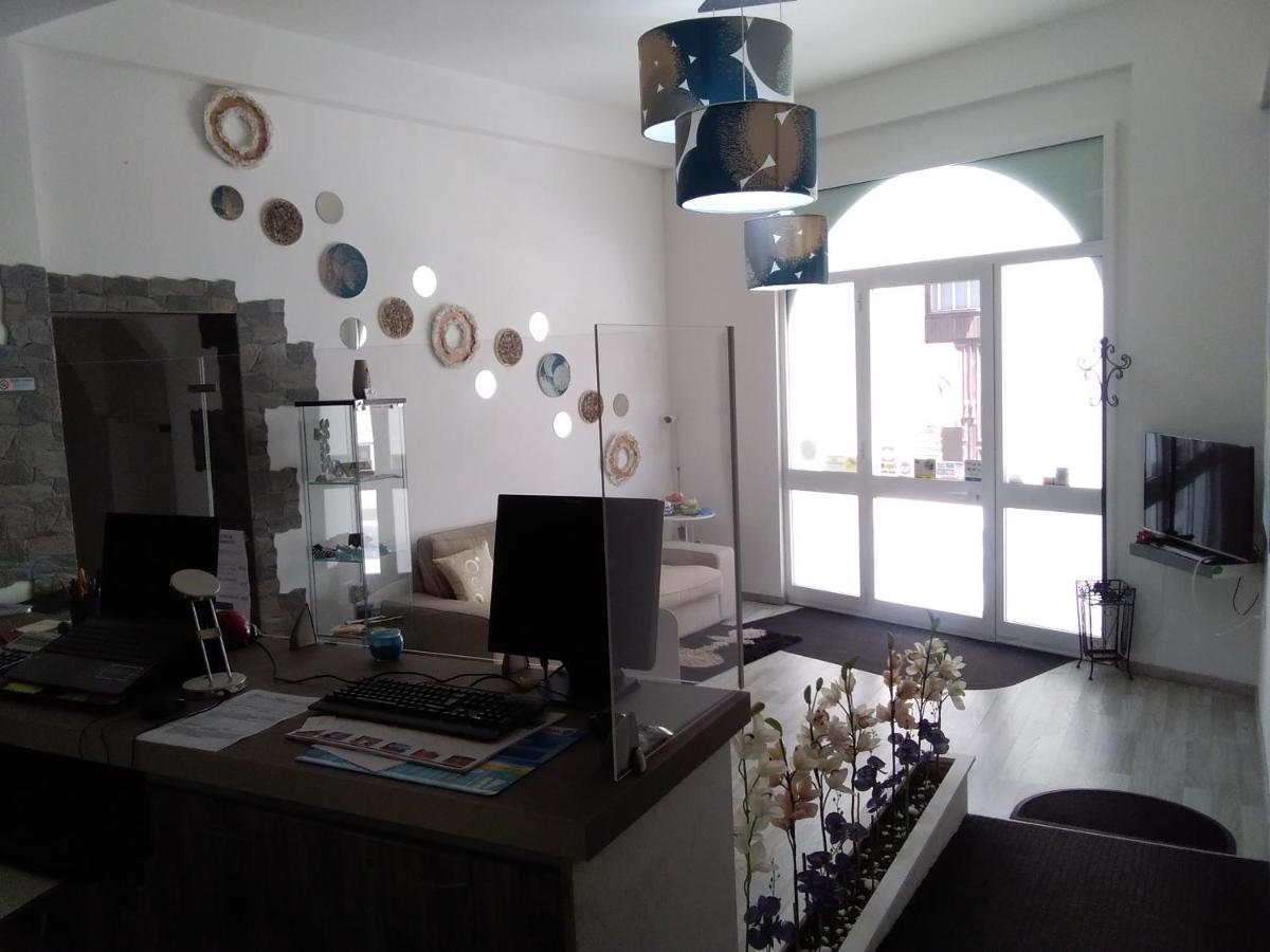 Mary Affittacamere Comiso Bagian luar foto